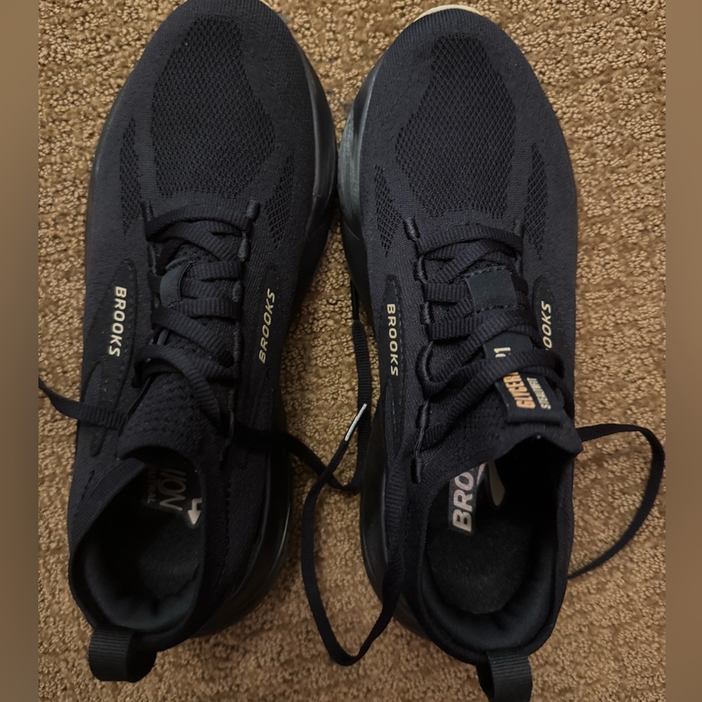 Woman’s Brooks Glycerin 21 Stealthfit Black Athletic Shoes